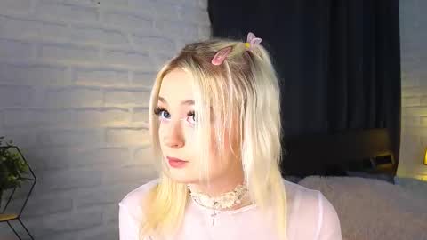 Snapshot of twinklefluff chatting on September 2025 03:50:02 PM twinklefluff online show from September 2025 03:50:02 PM