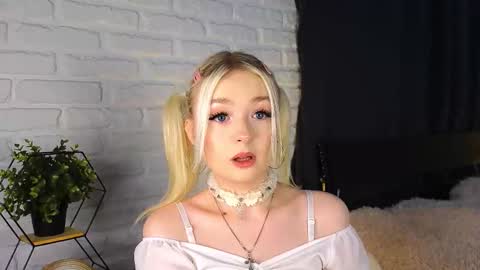 Snapshot of twinklefluff chatting on October 2025 03:51:02 PM twinklefluff online show from October 2025 03:51:02 PM