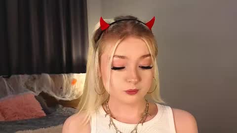 twinklefluff online show from November 2025 04:19:02 PM