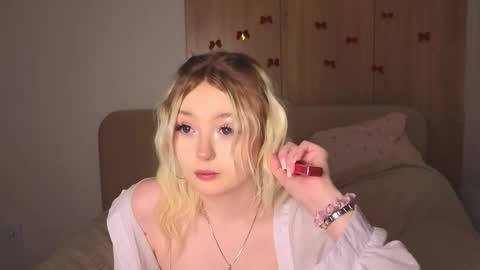 twinklefluff online show from January 2026 04:20:02 PM