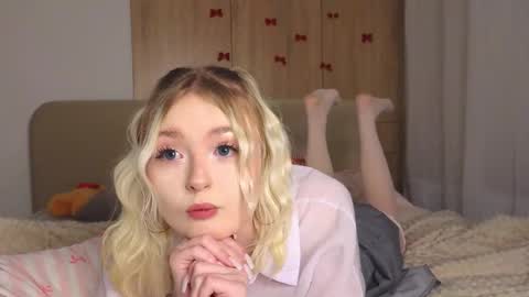 twinklefluff online show from January 2026 04:22:02 PM