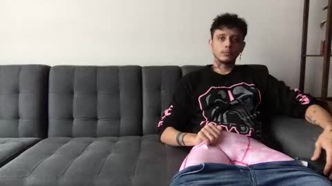 Snapshot of twinksguys360 chatting on October 2025 05:35:02 PM Derrick online show from October 2025 05:35:02 PM