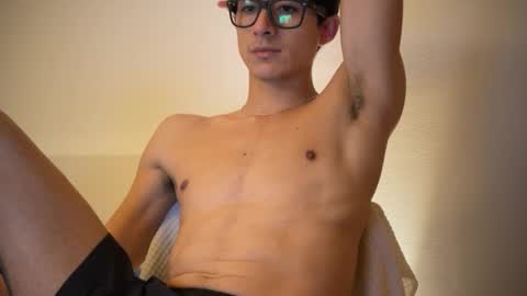 Snapshot of twinksweetlovehot chatting on January 2025 06:35:02 PM twinksweetlovehot online show from January 2025 06:35:02 PM