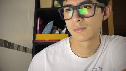 Snapshot of twinksweetlovehot chatting on January 2025 08:21:01 PM twinksweetlovehot online show from January 2025 08:21:01 PM