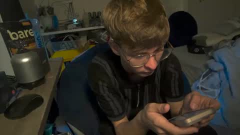 shytwink online show from October 2025 02:57:01 PM