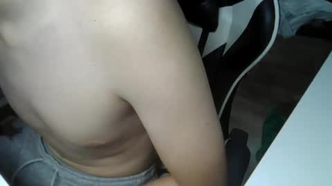 Snapshot of twinkytwink16 chatting on November 2025 01:33:02 PM omo online show from November 2025 01:33:02 PM