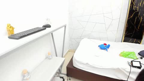 twinslovers_ online show from November 2025 04:02:02 AM