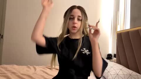 Snapshot of twivi chatting on October 2025 05:14:01 PM twivi online show from October 2025 05:14:01 PM