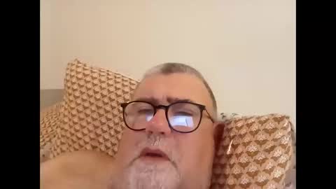 twohats2810 online show from December 2025 07:08:02 PM