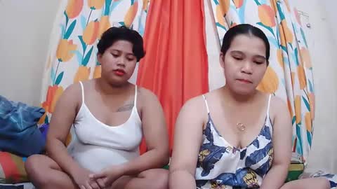 Snapshot of twowetcuties chatting on January 2025 11:56:01 PM Lyn and lea online show from January 2025 11:56:01 PM