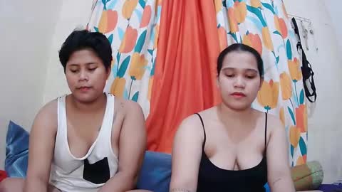 Snapshot of twowetcuties chatting on March 2025 06:04:02 AM Lyn and lea online show from March 2025 06:04:02 AM
