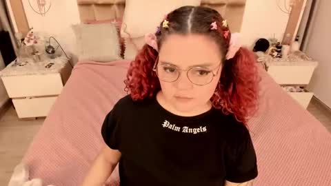 Twiggy online show from February 2025 08:25:01 PM