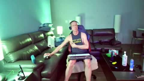 Snapshot of txpigbttm chatting on March 2026 05:12:01 AM txpigbttm online show from March 2026 05:12:01 AM