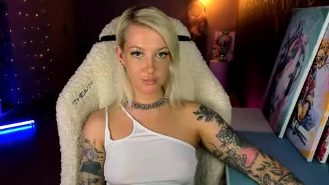 Snapshot of tykioty_miley chatting on April 2026 02:09:01 PM Miley online show from April 2026 02:09:01 PM