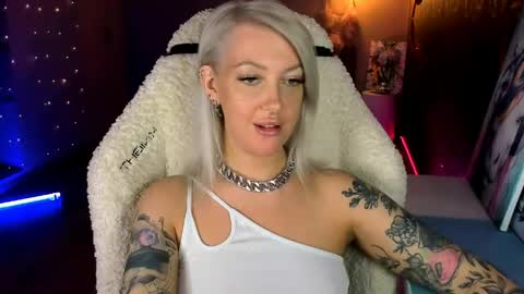 Snapshot of tykioty_miley chatting on April 2026 02:15:02 PM Miley online show from April 2026 02:15:02 PM