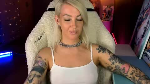Snapshot of tykioty_miley chatting on May 2026 03:06:01 PM Miley online show from May 2026 03:06:01 PM