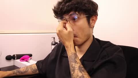 Snapshot of tyler_blade chatting on April 2026 11:48:01 PM tyler_blade online show from April 2026 11:48:01 PM