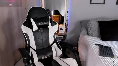 Snapshot of tyler_muscle chatting on March 2025 12:23:02 PM David online show from March 2025 12:23:02 PM