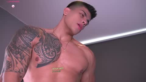 Snapshot of tyler_muscle chatting on November 2025 04:51:02 PM David online show from November 2025 04:51:02 PM