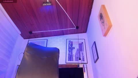       online show from November 2025 04:26:02 AM