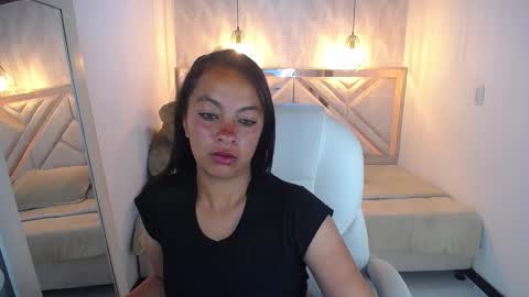 Snapshot of tylla_tk chatting on March 2026 05:35:01 AM Tylla online show from March 2026 05:35:01 AM