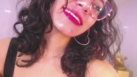 Snapshot of tyna_ch chatting on January 2025 10:24:01 PM TYNA online show from January 2025 10:24:01 PM