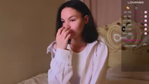 Lili online show from March 2025 07:42:02 PM