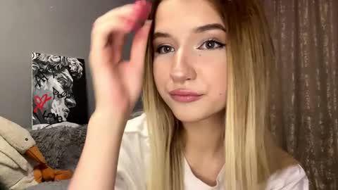 Vikki online show from December 2025 04:59:02 PM