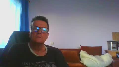 Snapshot of ulmeni7 chatting on June 2026 06:01:01 PM ulmeni7 online show from June 2026 06:01:01 PM