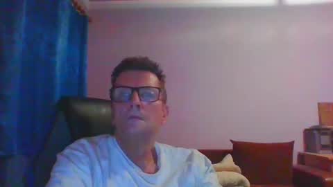 Snapshot of ulmeni7 chatting on June 2026 07:26:02 PM ulmeni7 online show from June 2026 07:26:02 PM