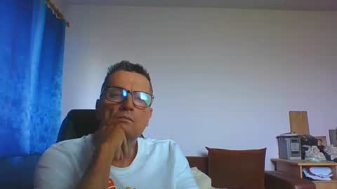 Snapshot of ulmeni7 chatting on June 2026 07:01:02 AM ulmeni7 online show from June 2026 07:01:02 AM