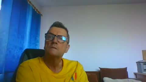 Snapshot of ulmeni7 chatting on July 2026 04:04:01 AM ulmeni7 online show from July 2026 04:04:01 AM
