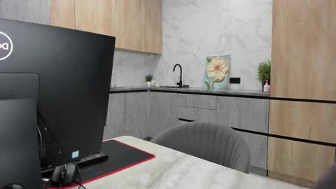 Melena online show from November 2025 12:35:02 AM