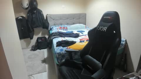 Snapshot of ulxer chatting on April 2026 10:05:01 PM hi im mike tyson - online show from April 2026 10:05:01 PM