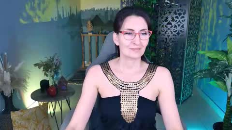 UnaTera online show from November 2025 09:19:02 AM