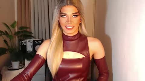 Miss Andrea online show from October 2025 04:05:02 PM