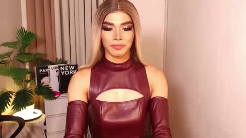 Miss Andrea online show from October 2025 05:02:02 PM