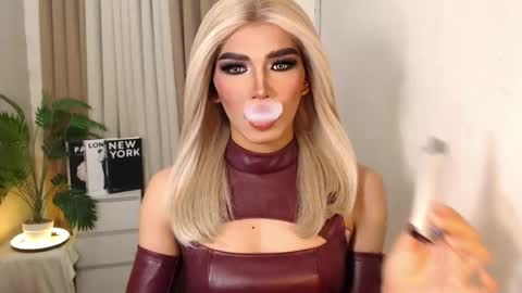 Miss Andrea online show from November 2025 07:35:01 PM