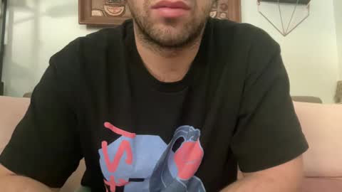 Snapshot of universalstudihoes chatting on December 2024 10:55:02 PM universalstudihoes online show from December 2024 10:55:02 PM