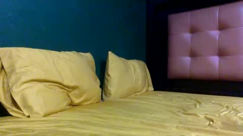 Thiago online show from October 2025 01:25:01 AM