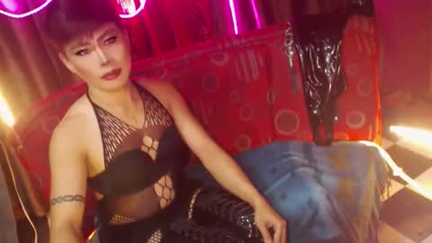 Snapshot of ur_dominatrix chatting on February 2026 08:41:01 AM MISS ANNA online show from February 2026 08:41:01 AM