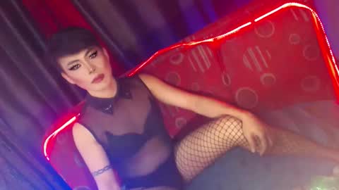 Snapshot of ur_dominatrix chatting on February 2026 04:00:01 AM MISS ANNA online show from February 2026 04:00:01 AM