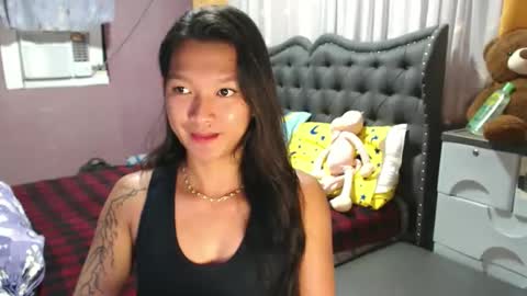 Snapshot of urasian_newra chatting on April 2026 12:12:01 AM NEWRA ALLISON online show from April 2026 12:12:01 AM