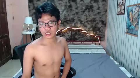 Snapshot of urdreamboy_doms chatting on May 2026 04:43:02 AM urdreamboy_doms online show from May 2026 04:43:02 AM