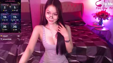 Snapshot of urgoddessofsex chatting on January 2025 01:06:02 PM angela online show from January 2025 01:06:02 PM