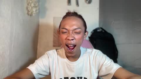 Snapshot of urhotfemboi_jayjay chatting on May 2026 09:49:02 AM itsjayjay online show from May 2026 09:49:02 AM
