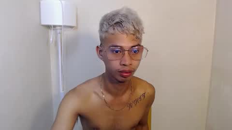 Snapshot of urhotfuckingass chatting on June 2026 10:21:02 PM richard online show from June 2026 10:21:02 PM