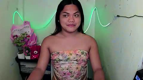urhottie_bella online show from September 2025 11:40:02 PM