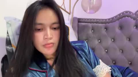 Amira online show from November 2025 11:43:02 AM