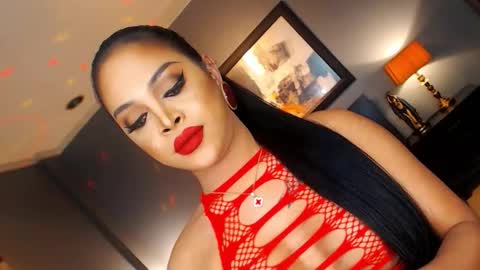 UrMajestyTyra online show from December 2025 01:00:01 AM